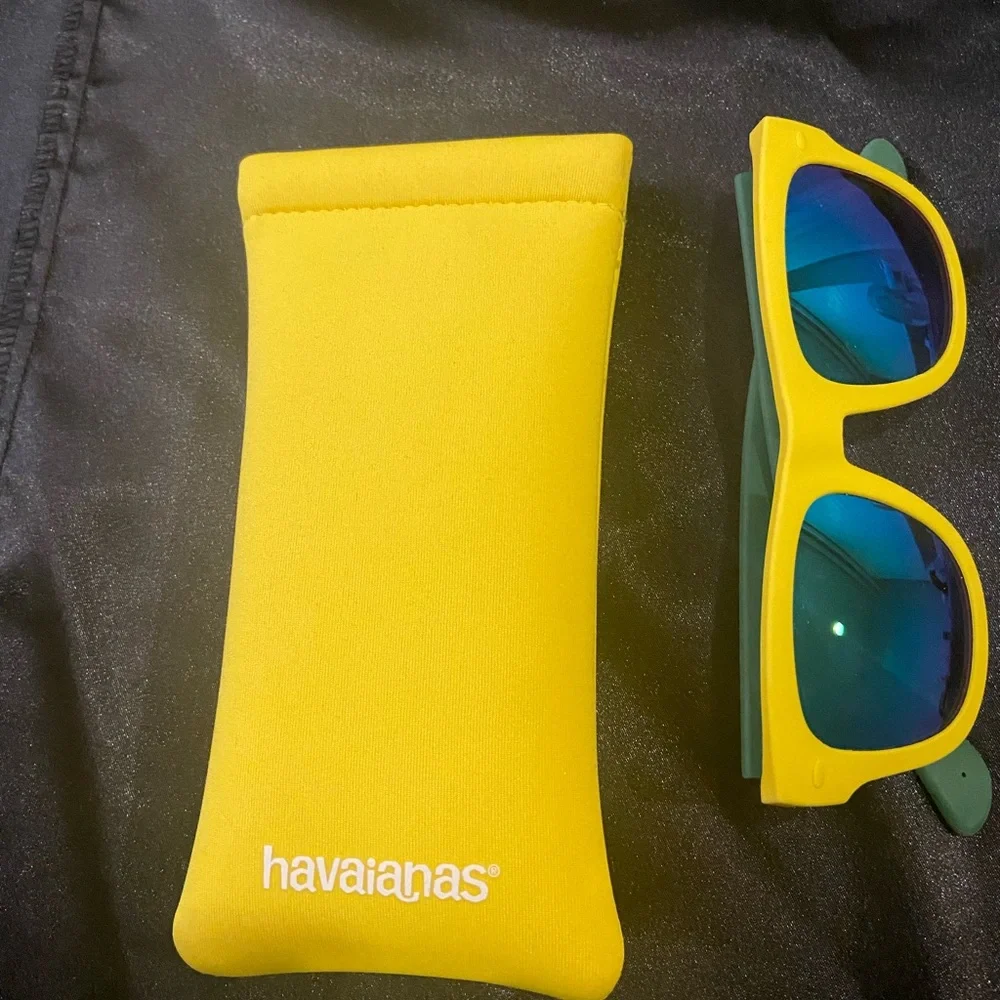 Unisex Havaianas sunglasses. Gift it or for yourself (New never worn No tags
